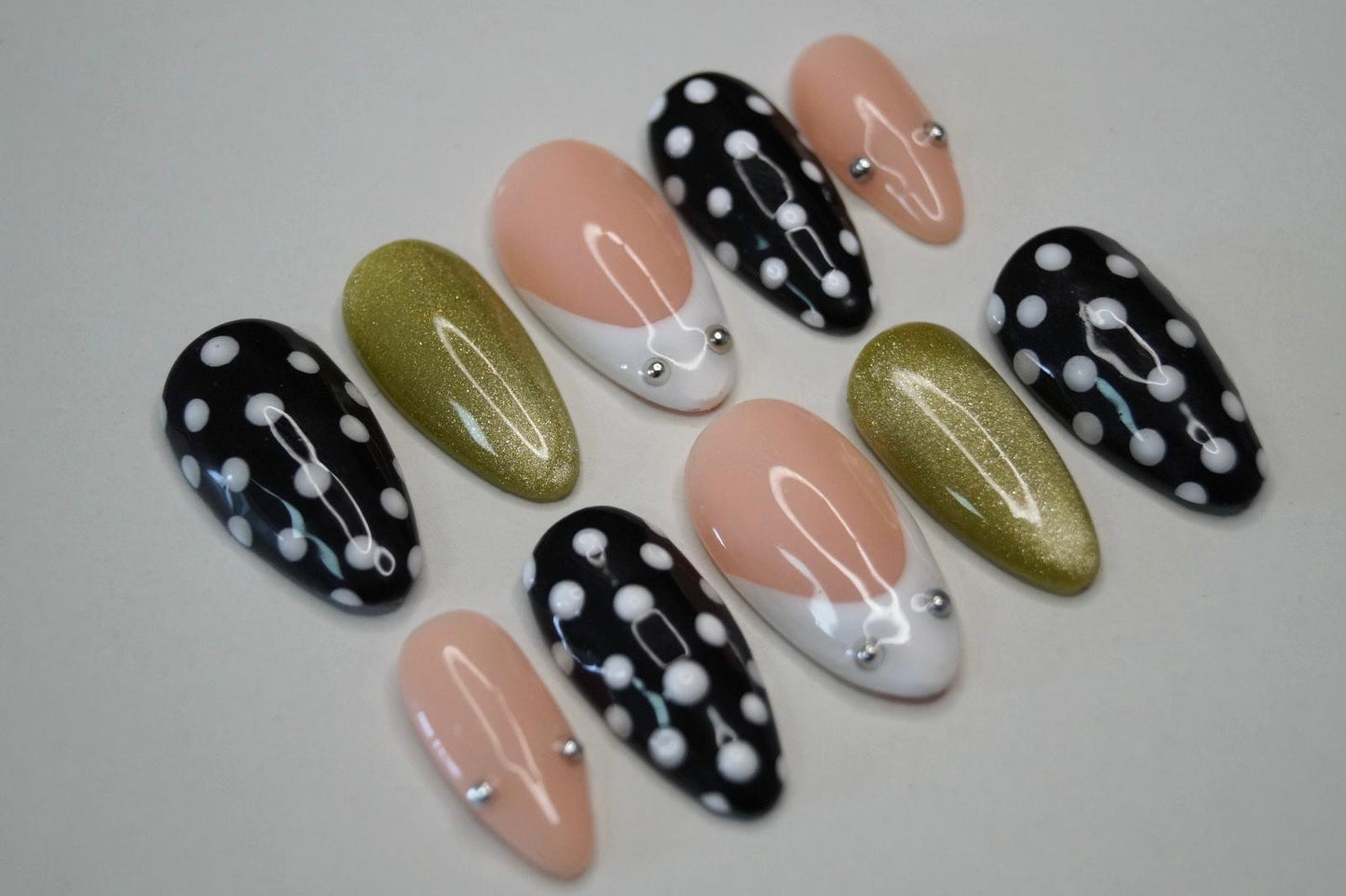 Polka Leaf Glow