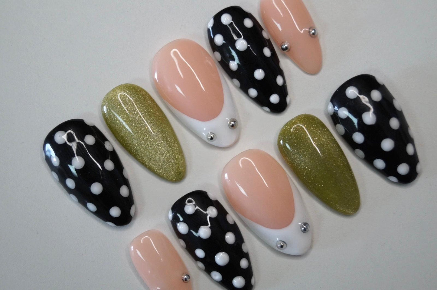 Polka Leaf Glow